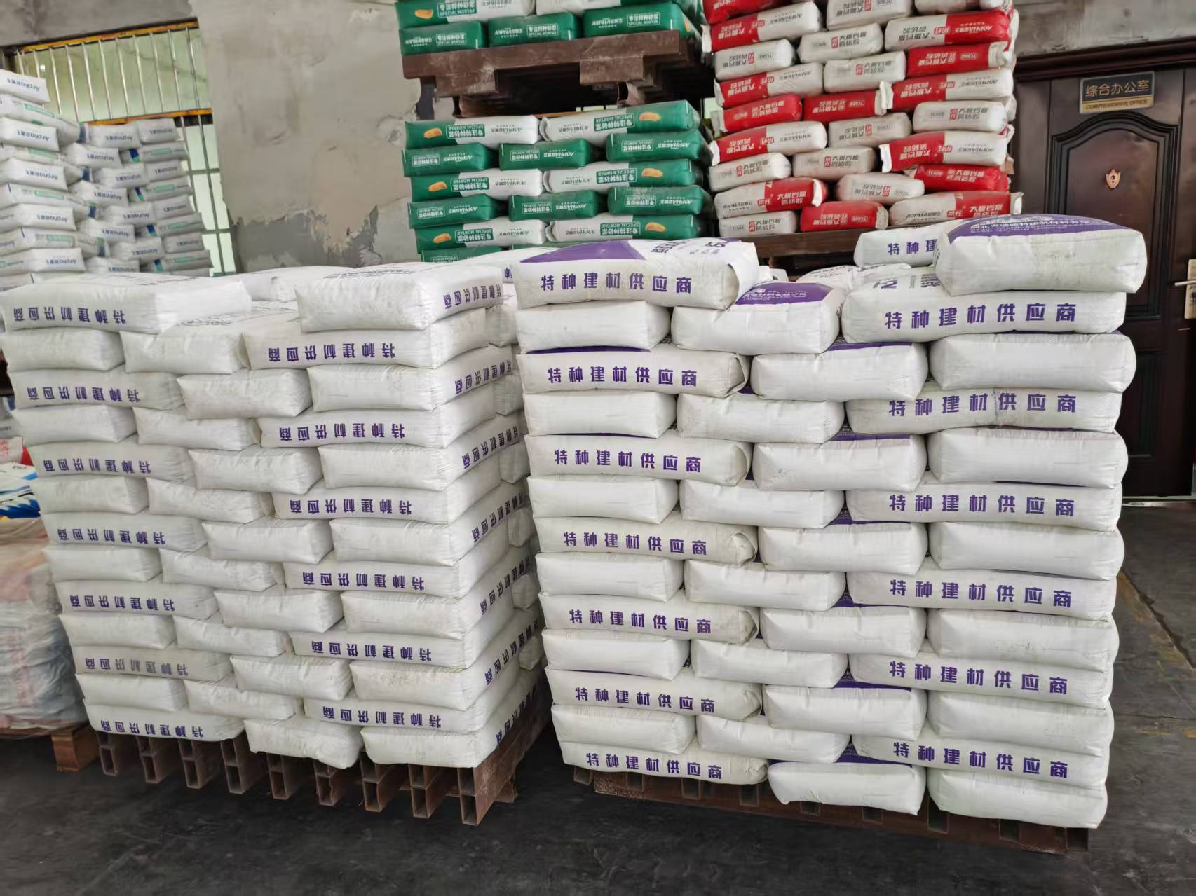 定南拱顶带模注浆料